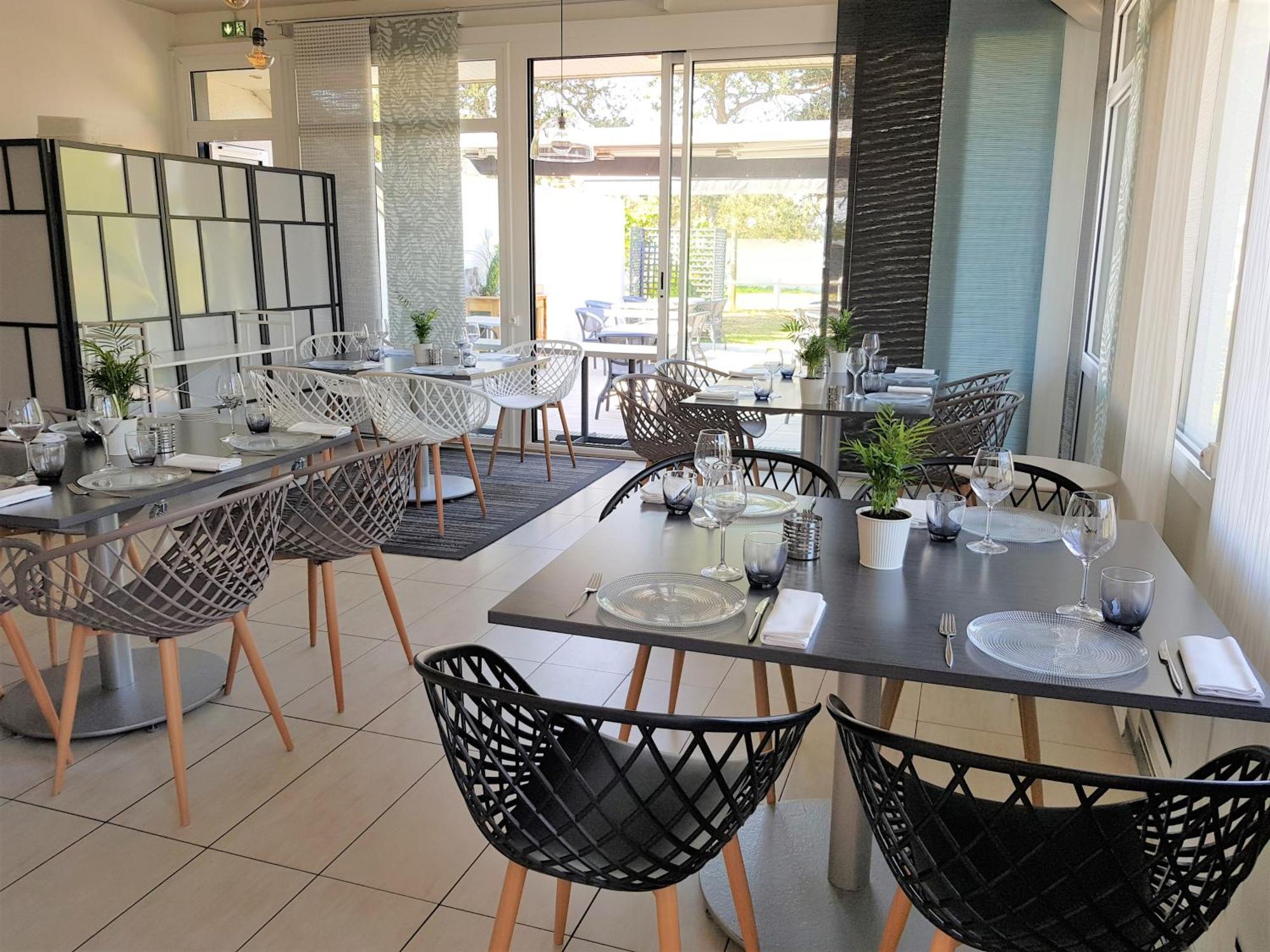 Hotel Restaurant Le Jardin Délice Saint-Victor-des-Oules Esterno foto
